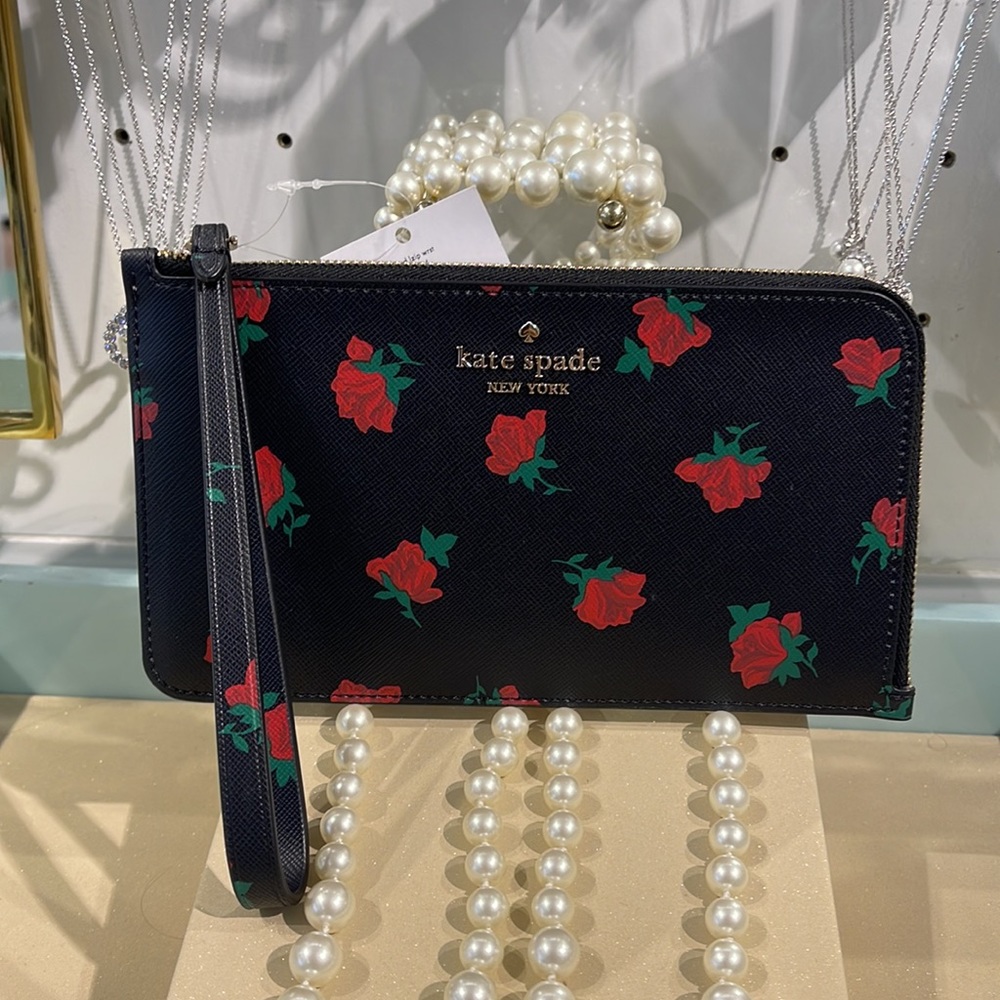 Kate Spade Lucy Medium L-Zip Wristlet
COLOR:
Black Multi
NWT - Picture 8 of 16